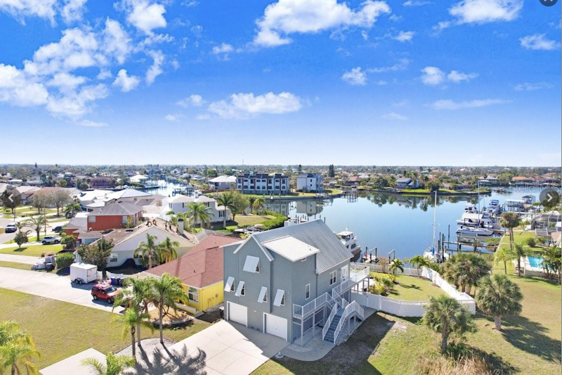 Bobby Sells Tampa Bay INC. LPT Realty - Apollo Beach photo 5