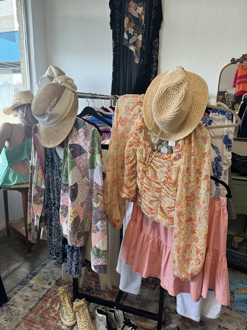 Sunshine Eco-Finds Resale Boutique photo 3