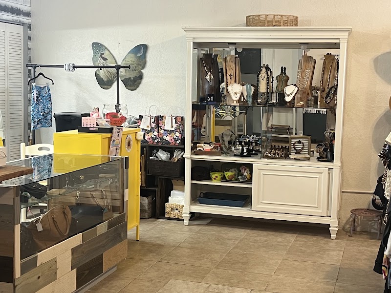 Sunshine Eco-Finds Resale Boutique photo 5