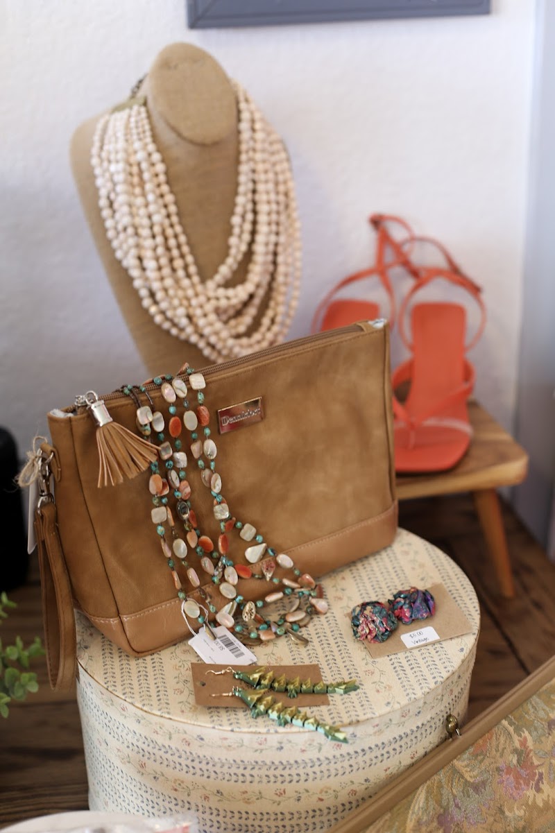 Sunshine Eco-Finds Resale Boutique photo 4