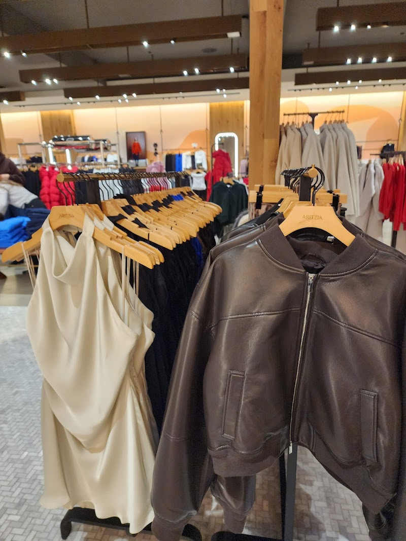Aritzia photo 3