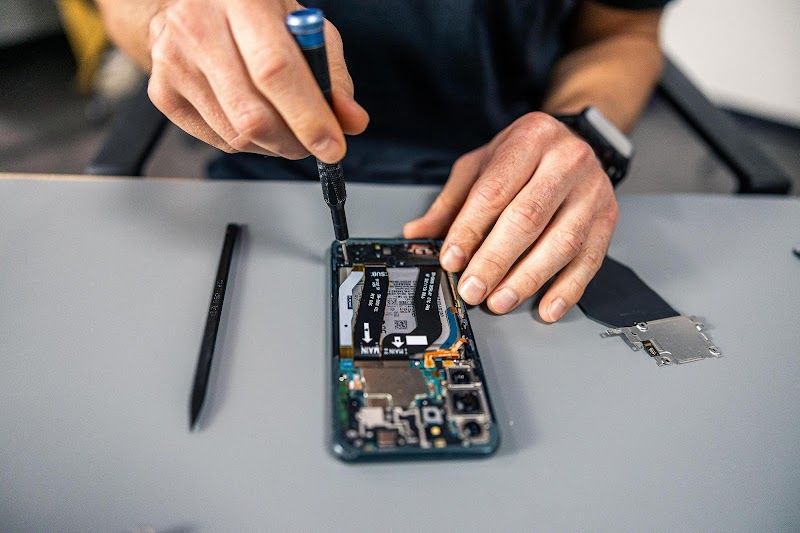 uBreakiFix - Phone and Computer Repair photo 4