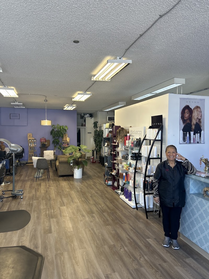 Ana’s Salon Barbershop y Boutique photo 4