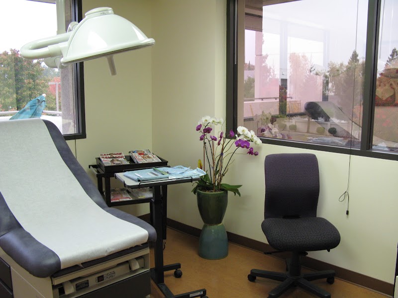 Photo of Dr. Hoang Do, MD