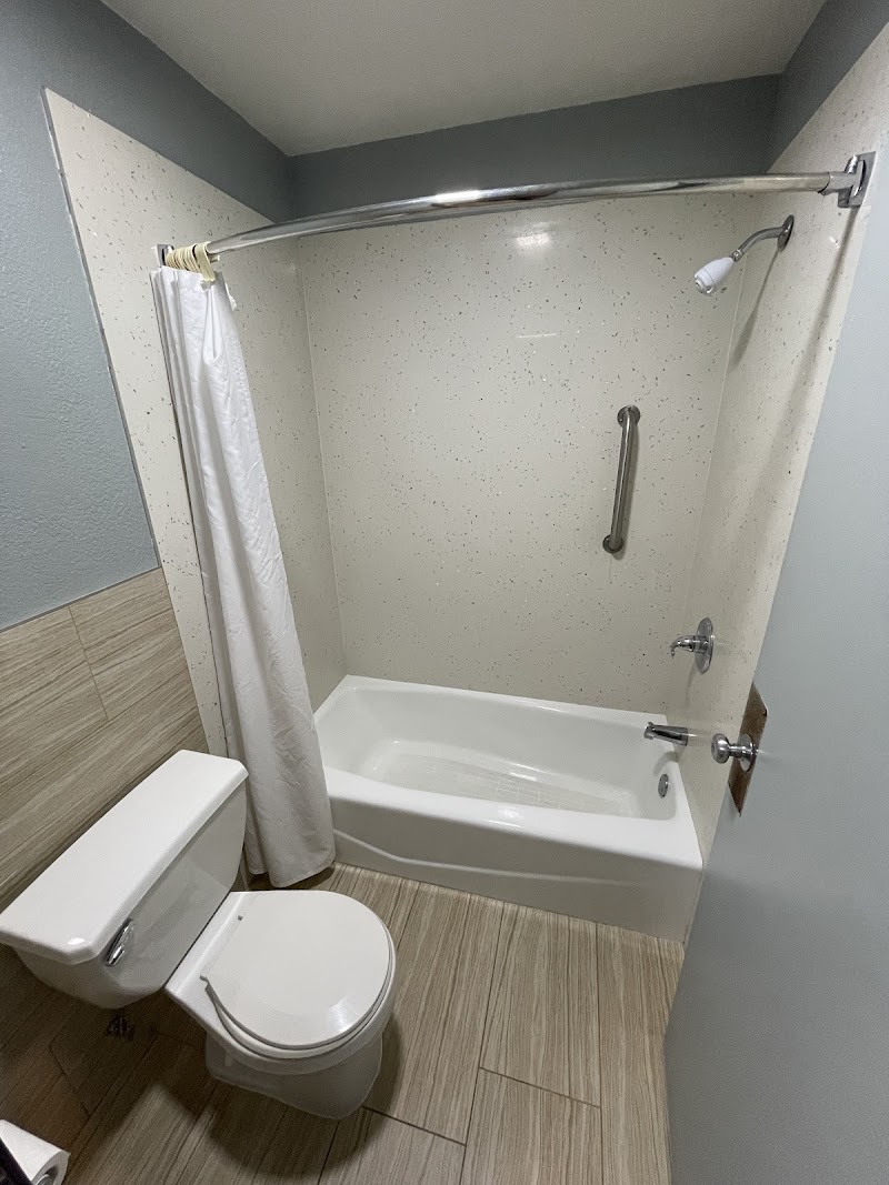 Travelers Inn photo 3