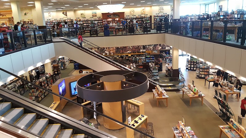 Barnes & Noble photo 2