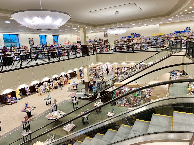 Barnes & Noble photo 5