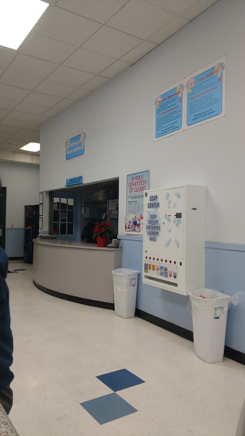 BB's Laundromat & Dry Cleaners photo 3