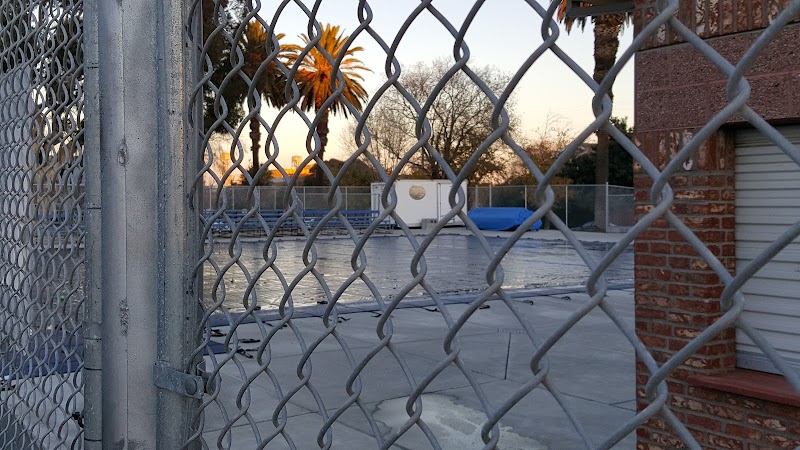 Public swimming pool photo 4