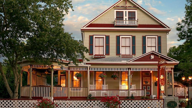 Photo of Cedar House Inn Victorian Bed & Breakfast