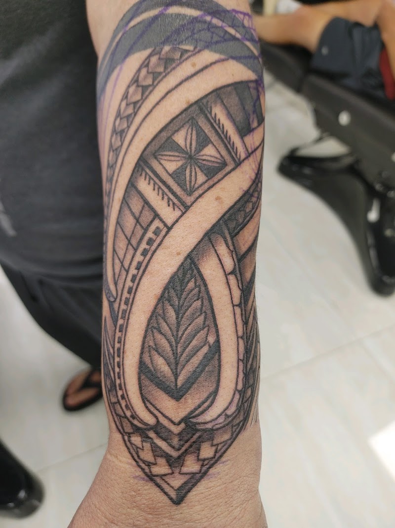 Hanks Tattoo photo 3