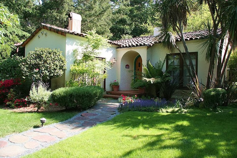 Photo of Calistoga Wayside Inn