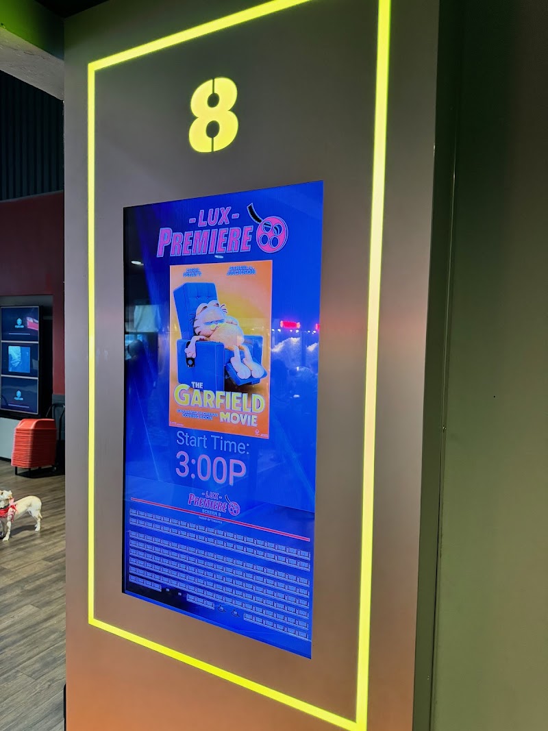 Plant City Premiere LUX 8 and Pizza Pub photo 5