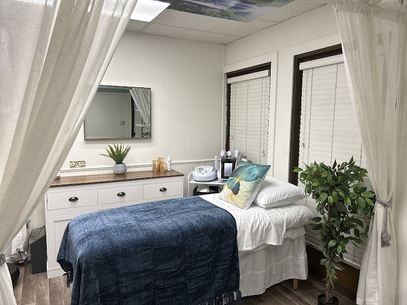Her Contour & Wellness photo 3