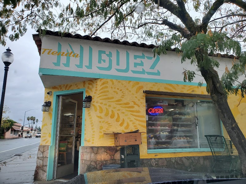 Tienda Y Panaderia Iniguez photo 5