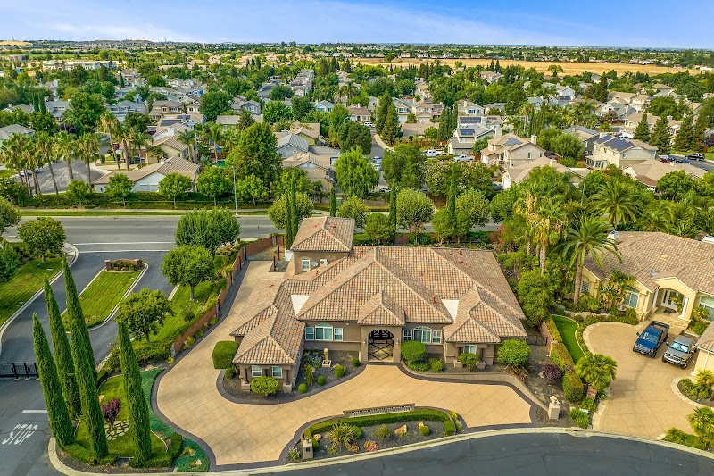 Michelle Torretta, REALTOR | The Agency photo 2