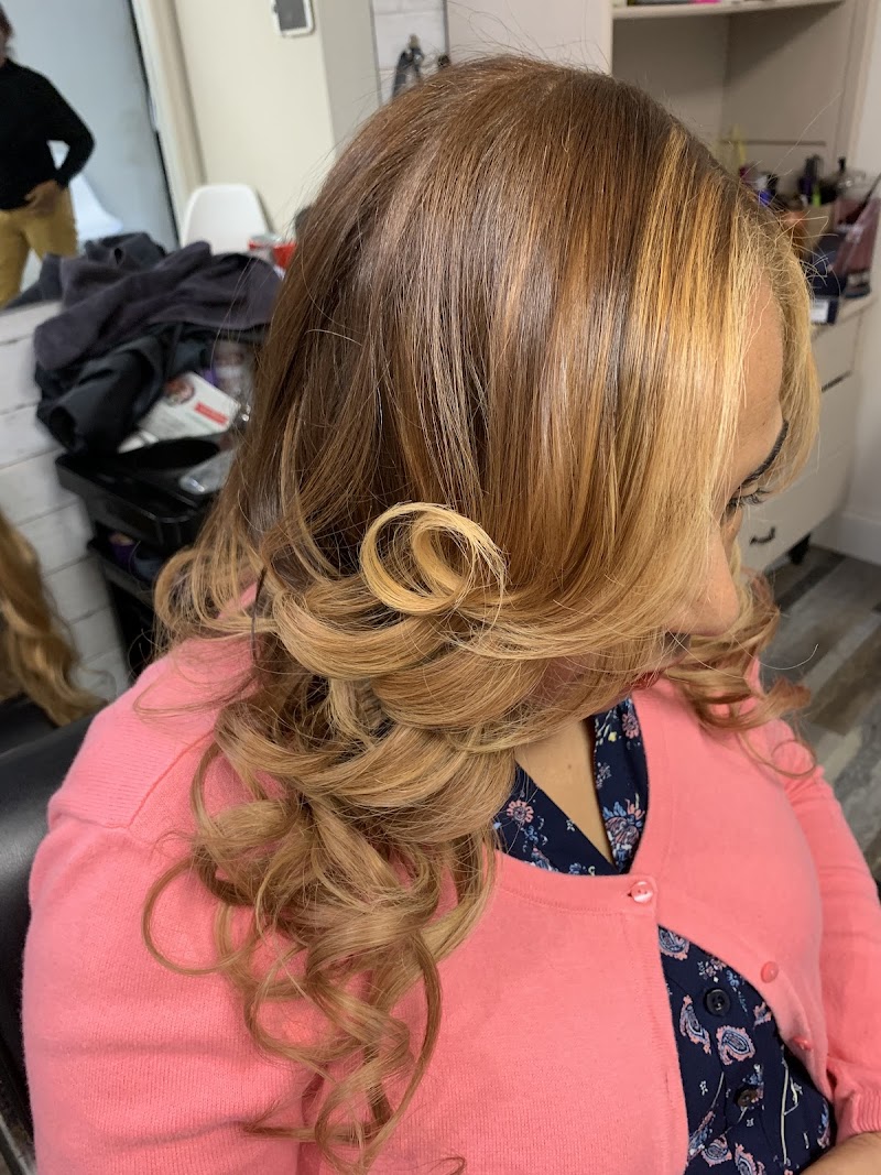 MendezCo Beauty & Education Studio photo 4