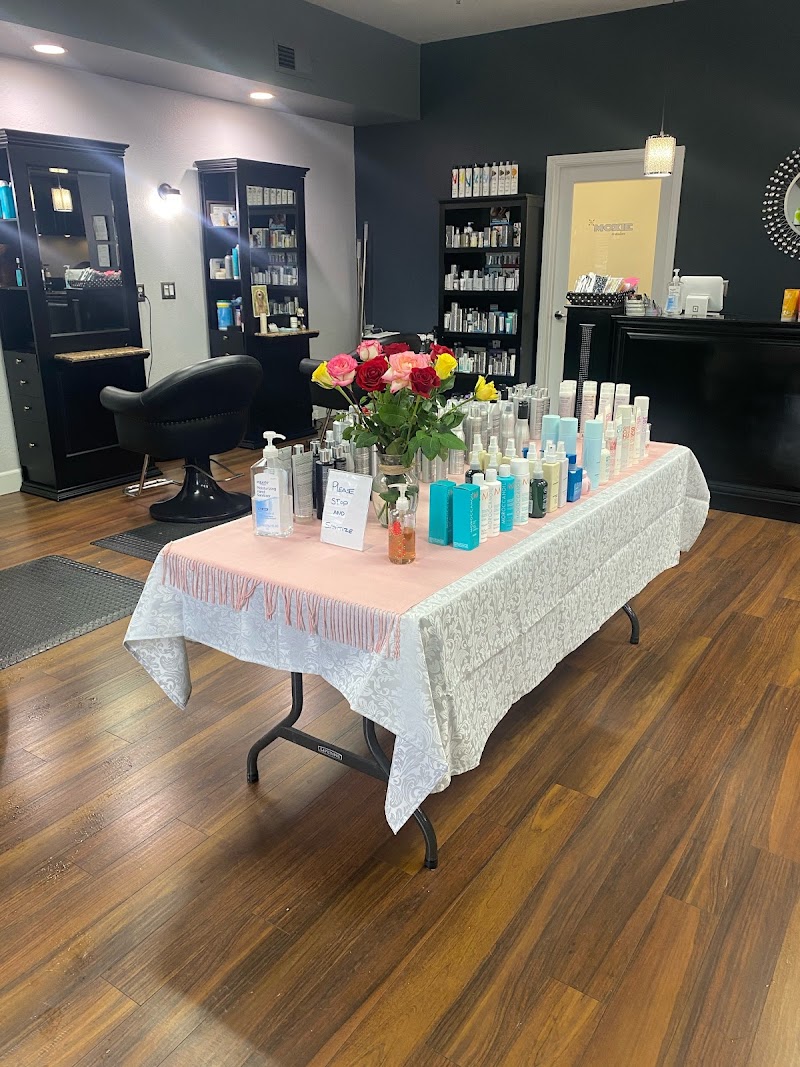 Moxie a Salon photo 3