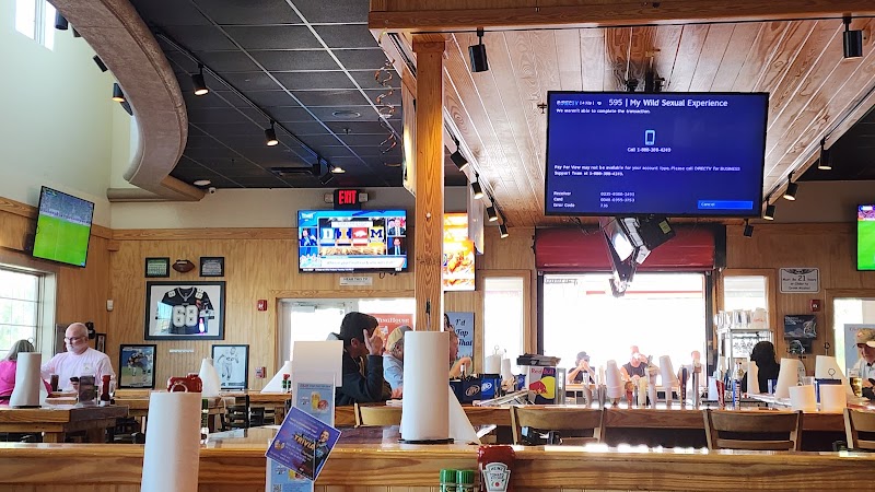 WingHouse Bar & Grill photo 3