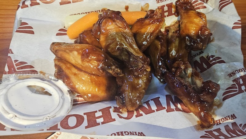 WingHouse Bar & Grill photo 4