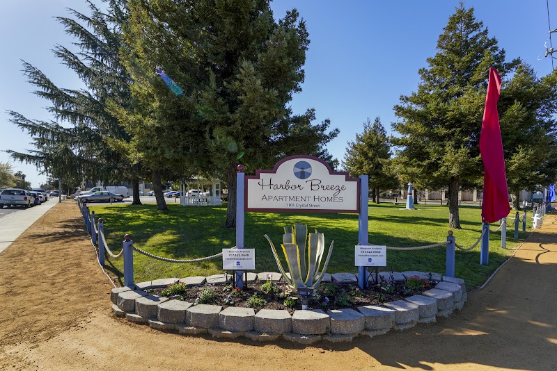 Harbor Breeze Apartments photo 5