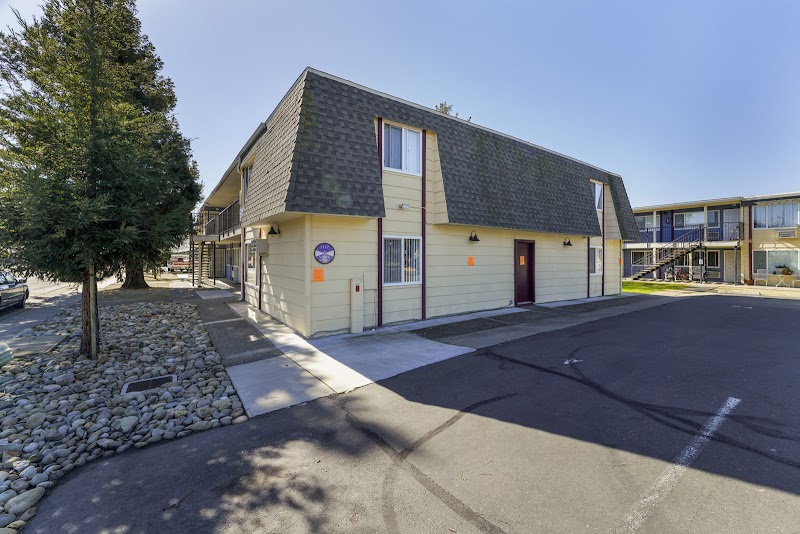 Harbor Breeze Apartments photo 4