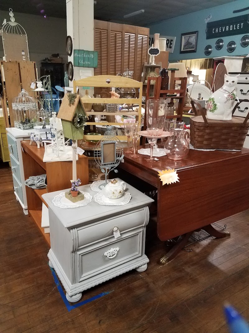 Rancho Co-Op Vintage Mall photo 5