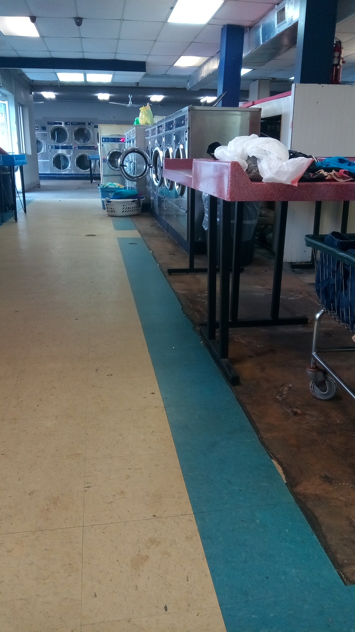 Plaza Coin Laundry photo 3