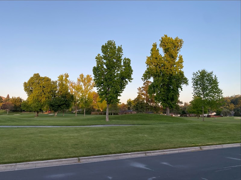 Round Hill Country Club photo 5