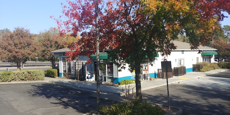 Monte Vista Food & Liquor photo 5