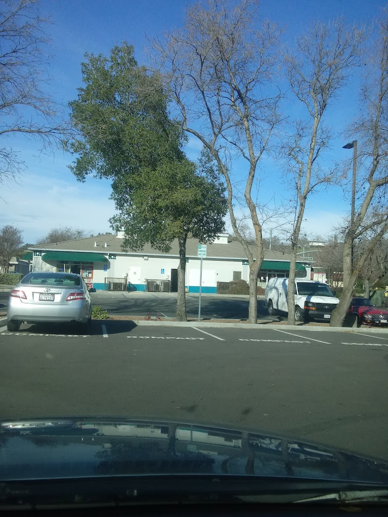 Monte Vista Food & Liquor photo 4
