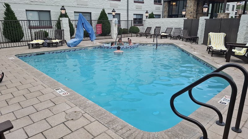 Red Feather Lodge photo 3