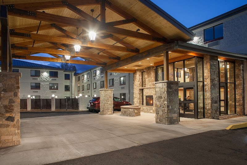 Red Feather Lodge photo 5
