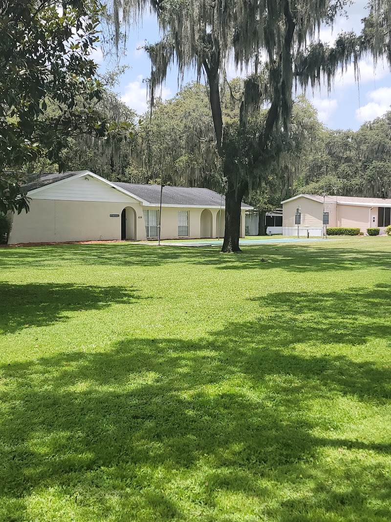 Photo of Chateau Forrest and Plantation oaks