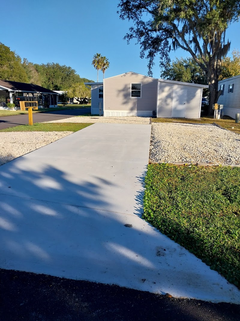 Central Leisure Lake Mobile Home & RV Park photo 2