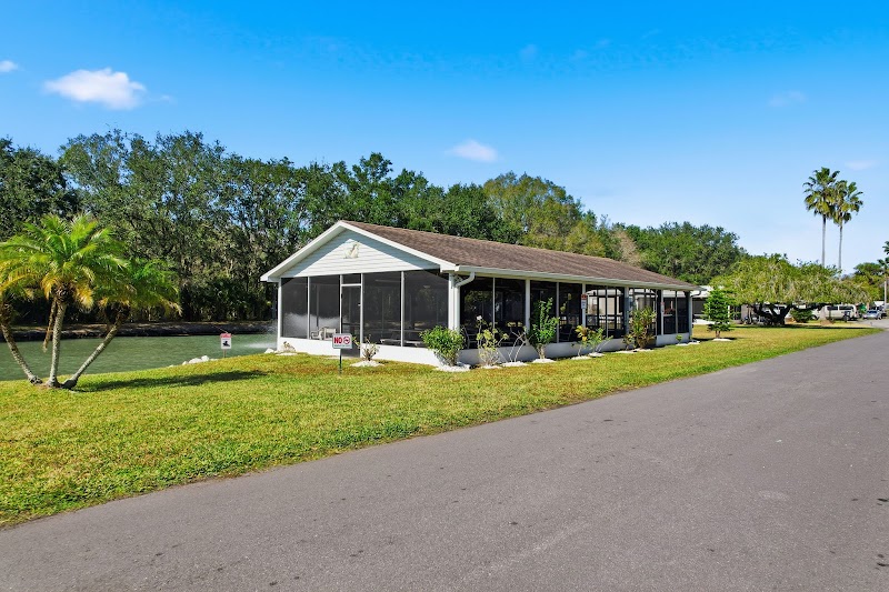 Central Leisure Lake Mobile Home & RV Park photo 3