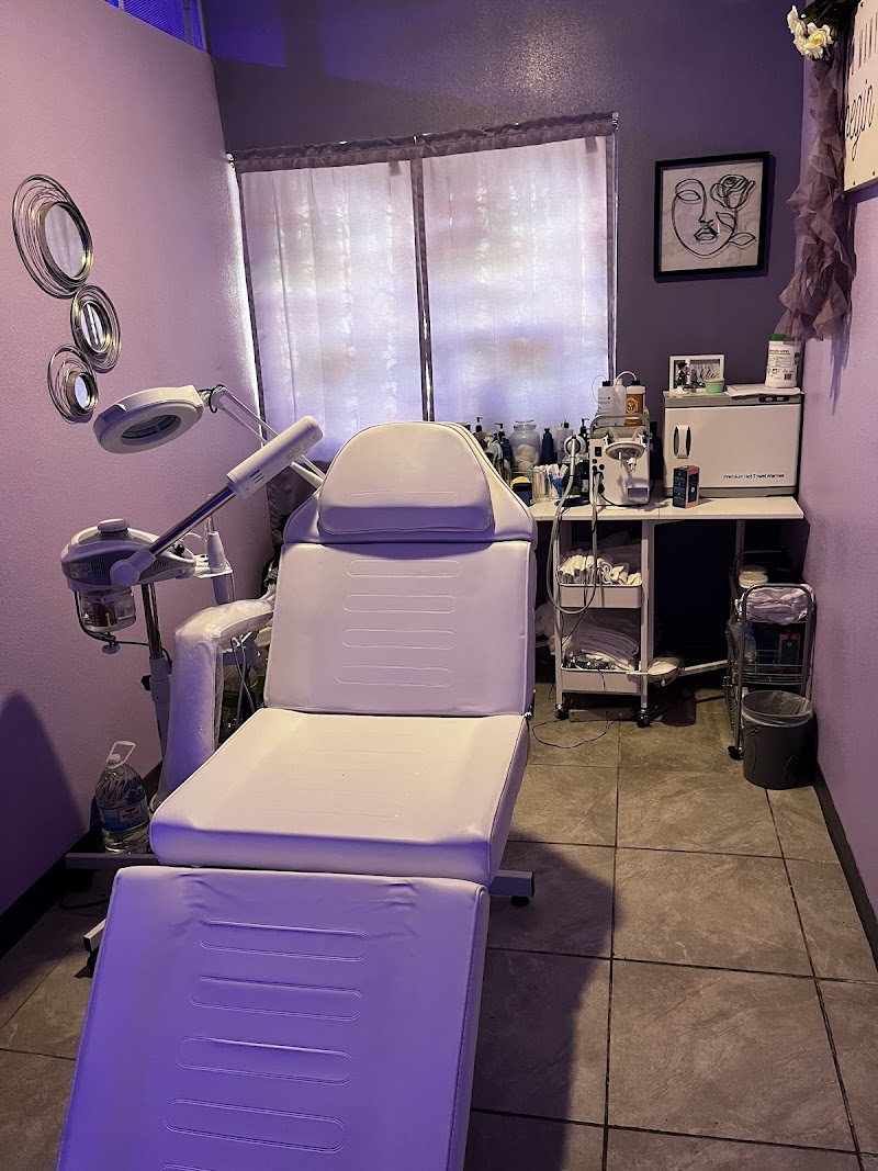 Photo of Jules Salon