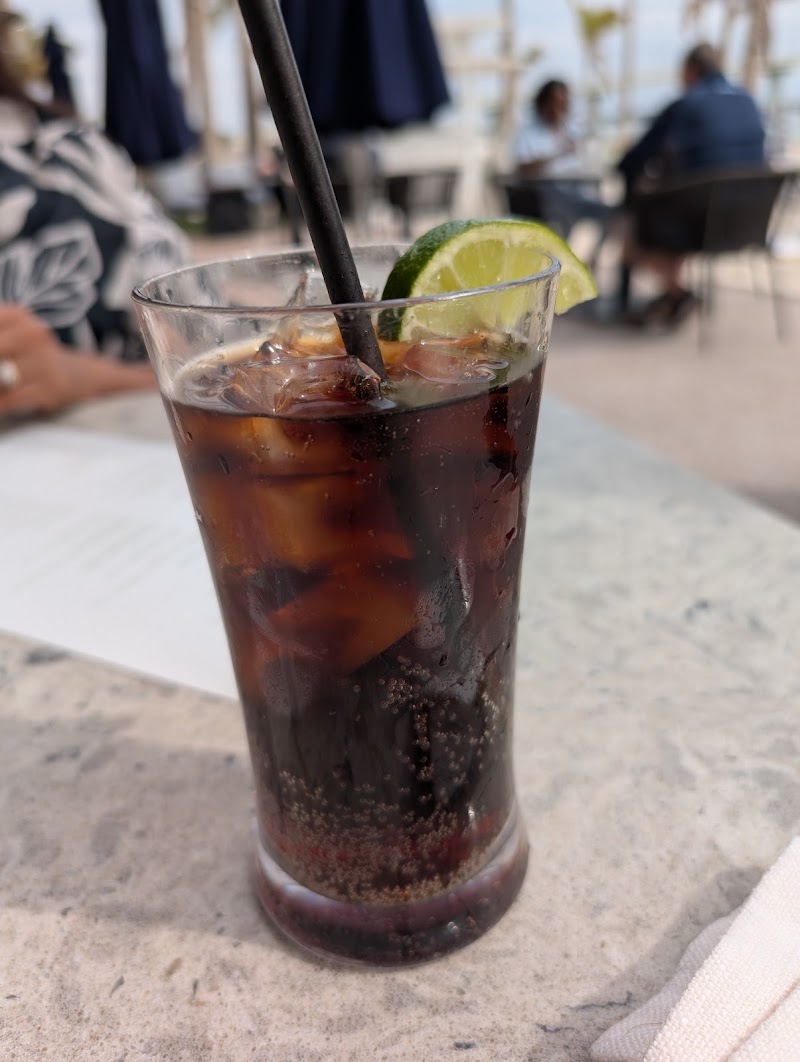 Eskape Beach Bar and Grille photo 3