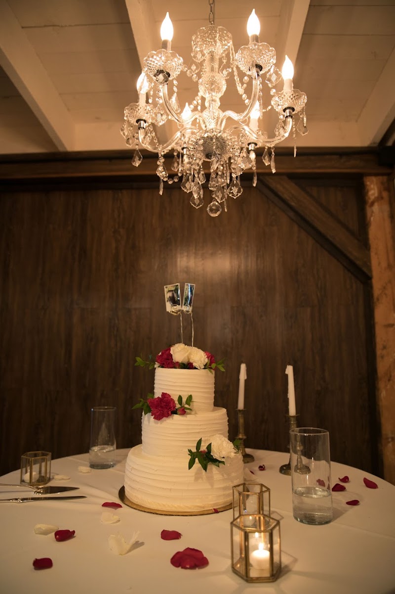 Photo of Lesley's Creative Cakes, Flowers & Catering