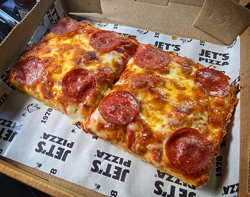 Jet's Pizza photo 2