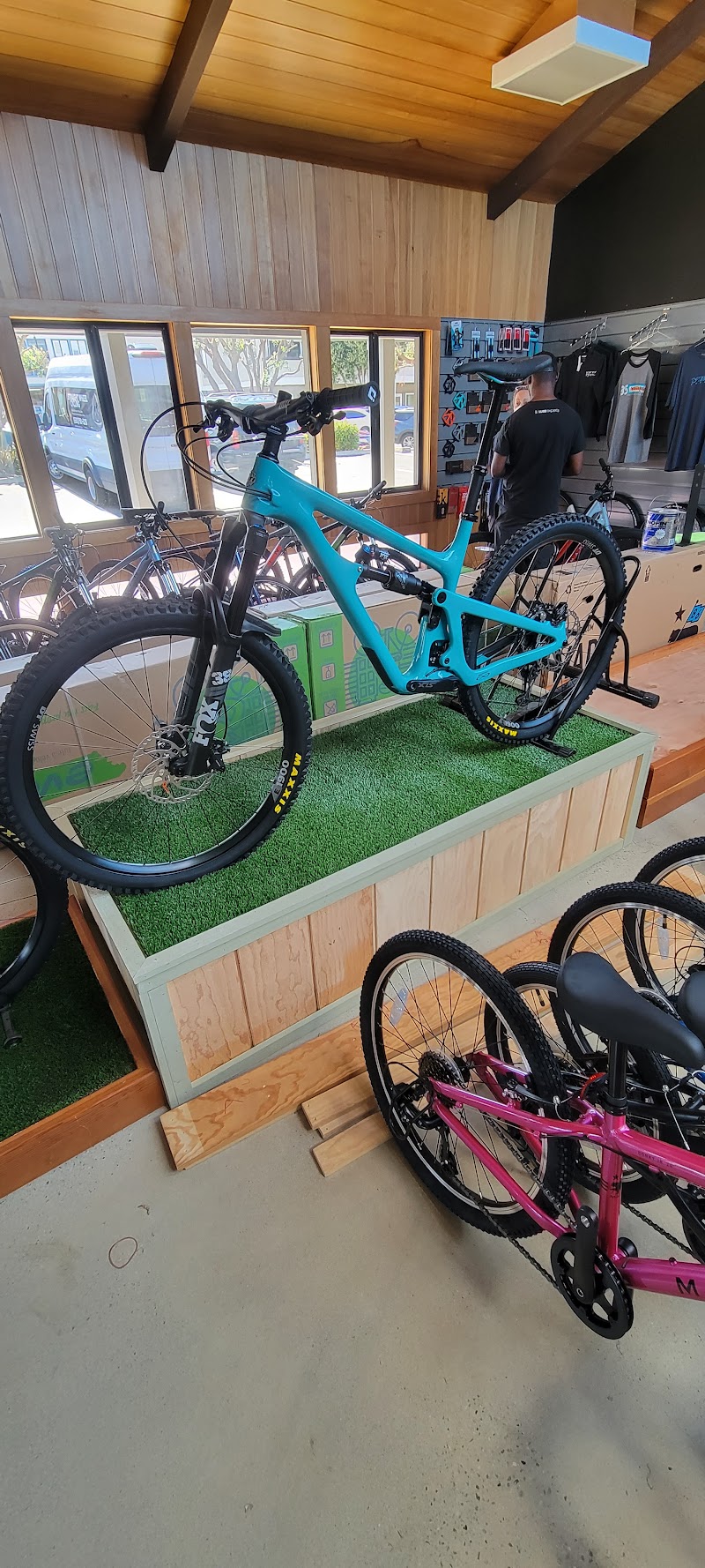Straight Wheel Cycling photo 3