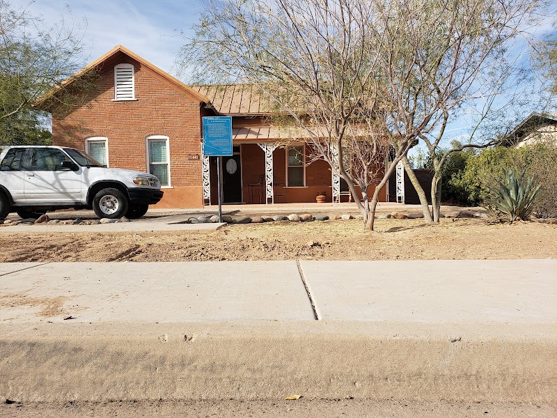 Historic Home 1889 - "C.D. Henry House" photo 2