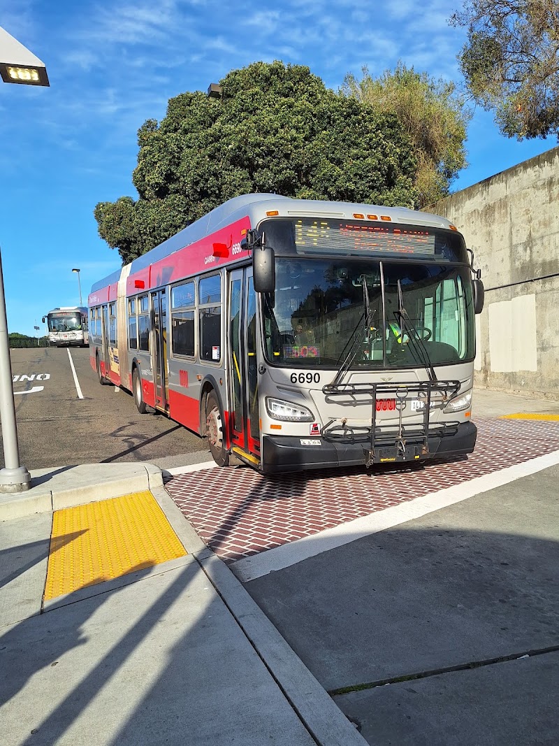 Daly City BART Station photo 3