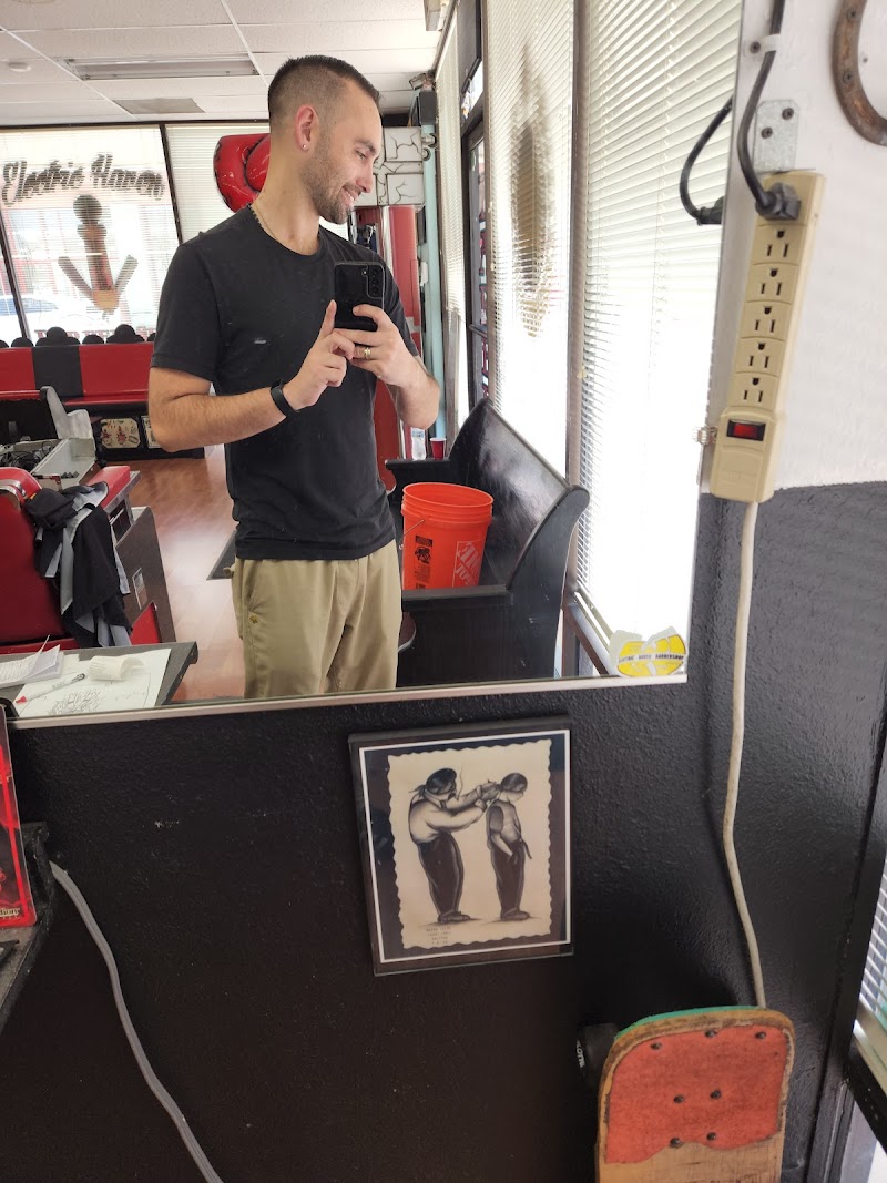 Electric Haven Barber Shop photo 3