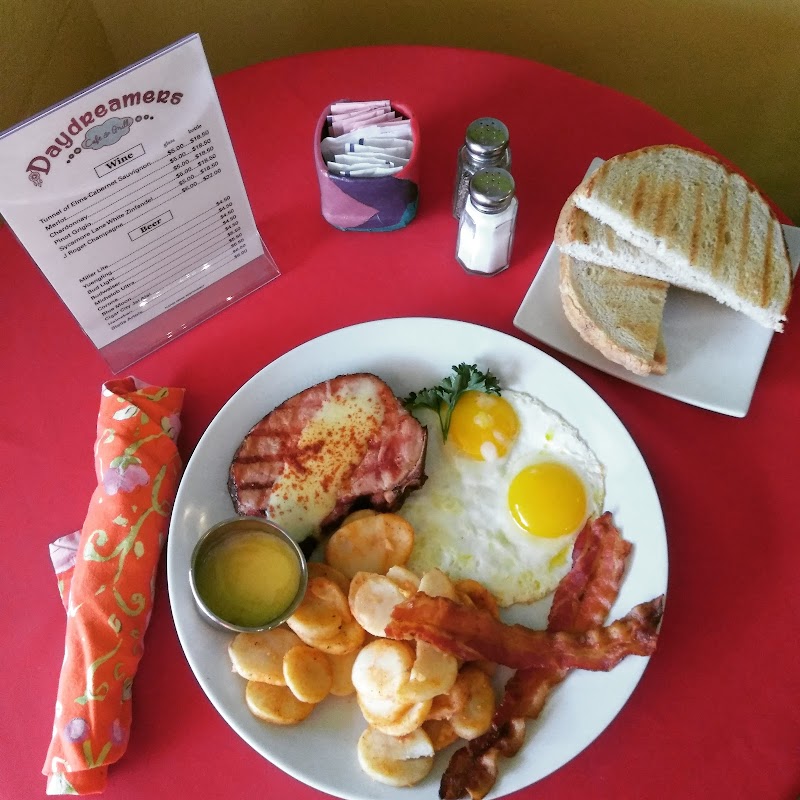 Daydreamers Cafe and Grill photo 2