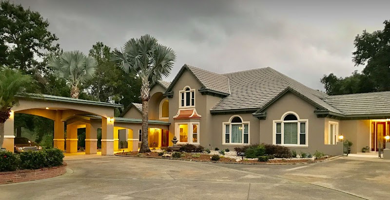 Photo of Lake Louisa Chateau