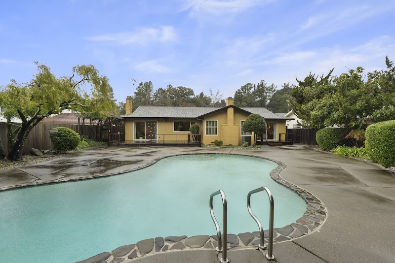 Evolve Real Estate, Leslie Peterson Team TOP CASTRO VALLEY AND EAST BAY REALTORS photo 4