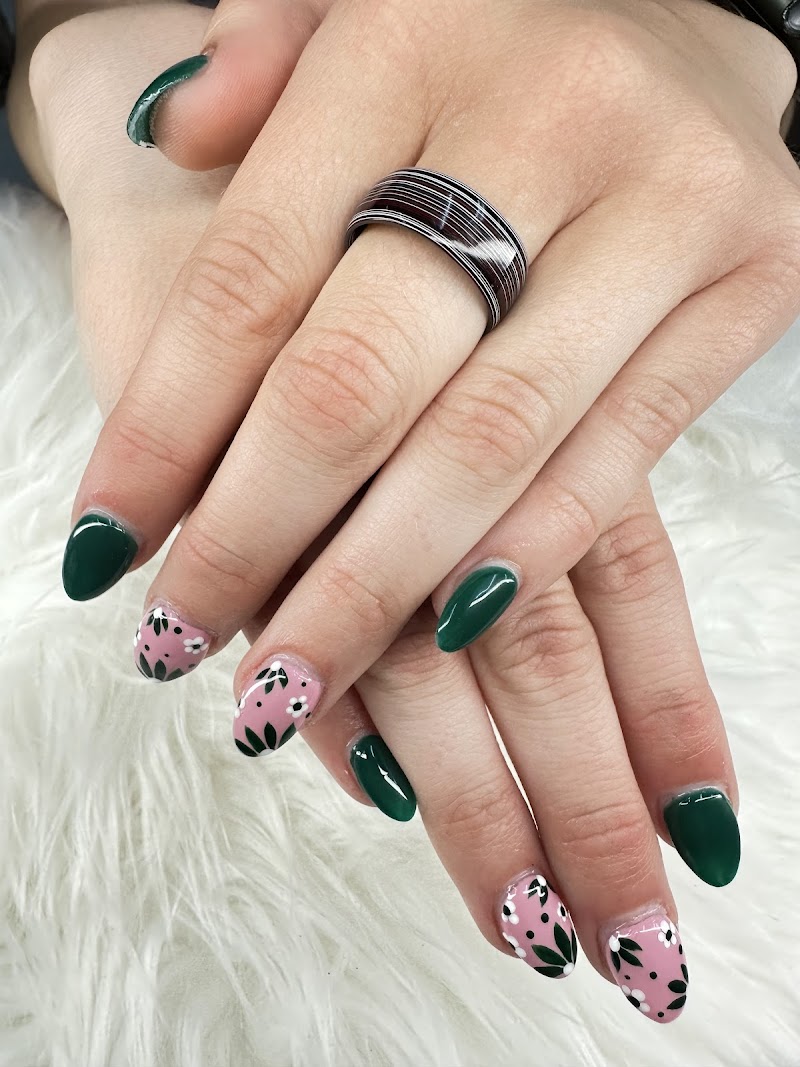 Clover Nails photo 4