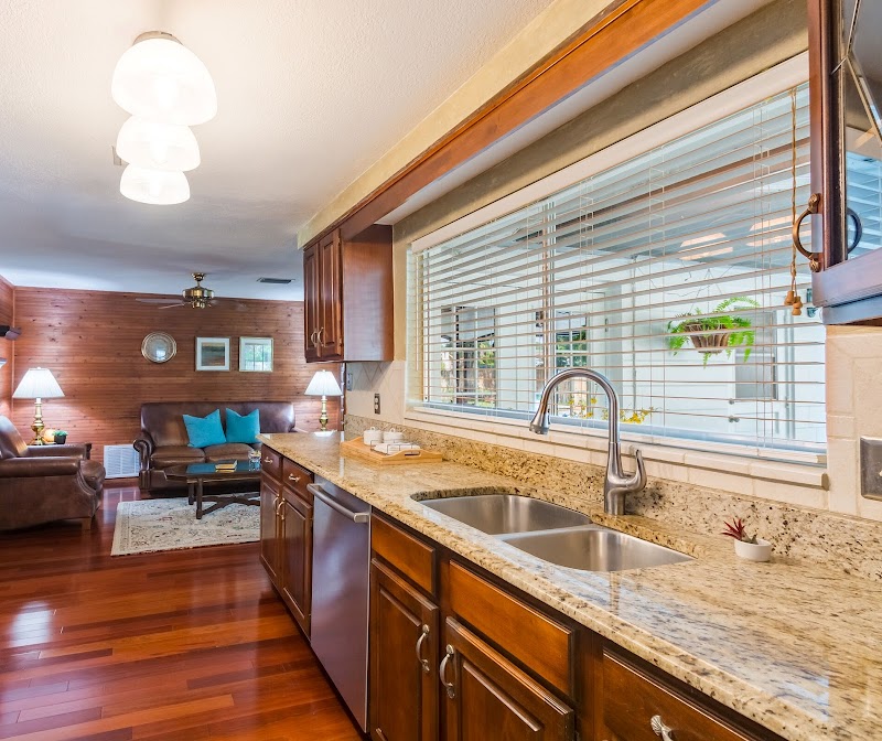 Sandy Budd, REALTOR - Sand & Serenity Team photo 3