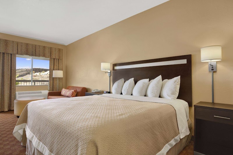 Days Inn by Wyndham Globe photo 2